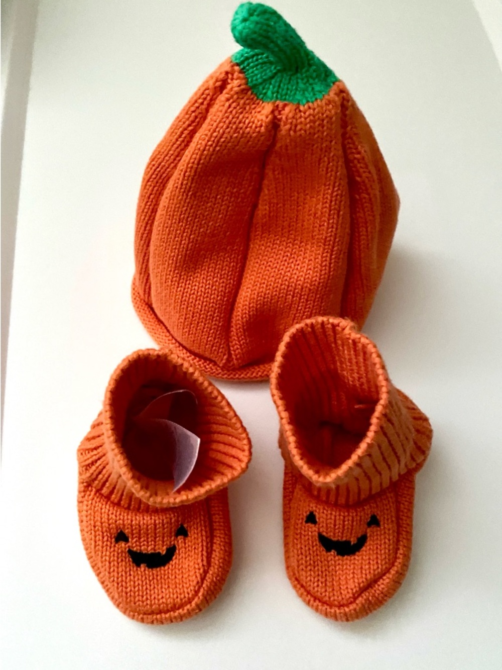 🧡 nwot Carters newborn infant hat socks footies orange pumpkin Halloween baby